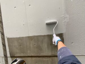 茅ヶ崎市にてダクト撤去作業・外壁塗装工事の様子
