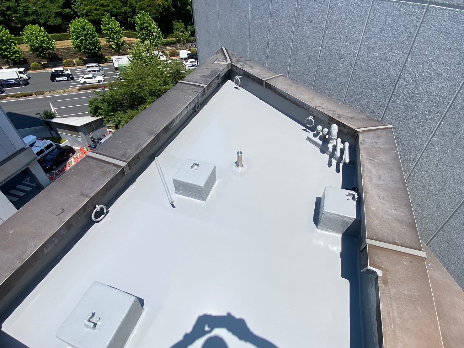 東京都港区にてテナントビルの防水工事・屋上防水の施工後写真